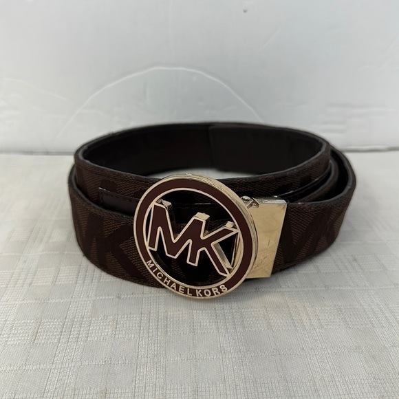 Michael Kors Reversible Buckle Belt in brown - Picture 1 of 6